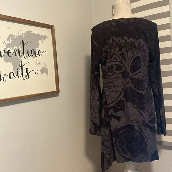 Soft Surroundings Black & Gray Floral Print Asymmetrical Hem Swing Blouse Size M - Picture 5 of 6